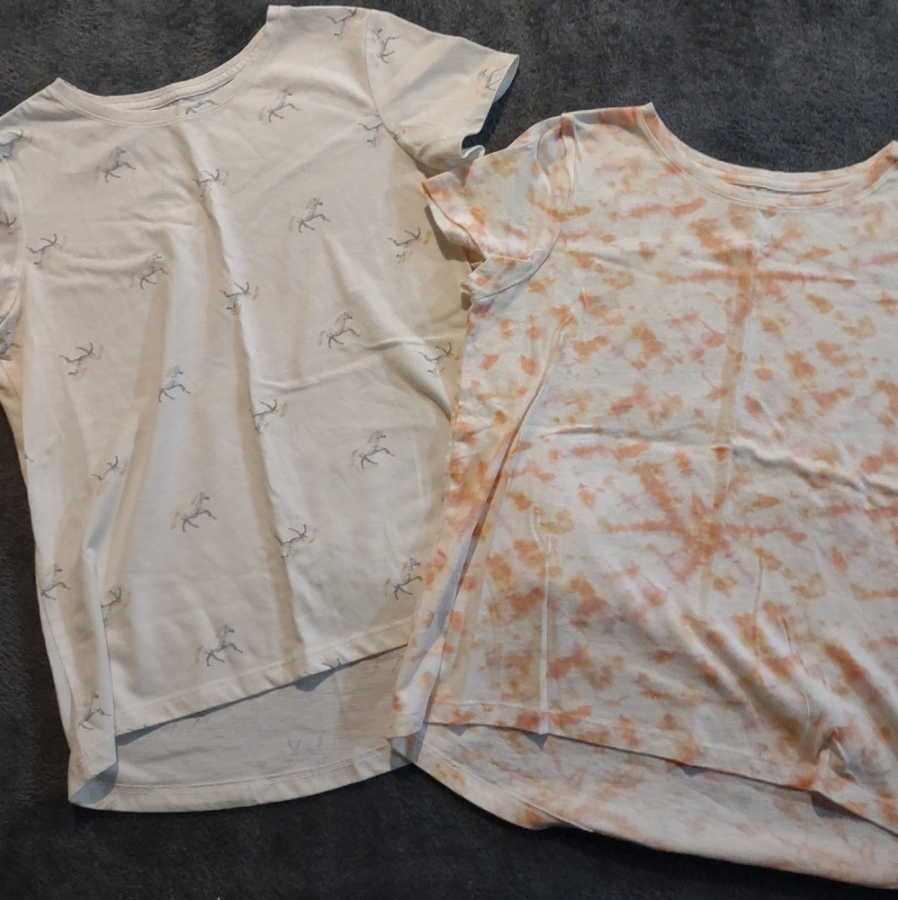 🚨 Bundle 6 for 25.00 Set of two girls tshirts